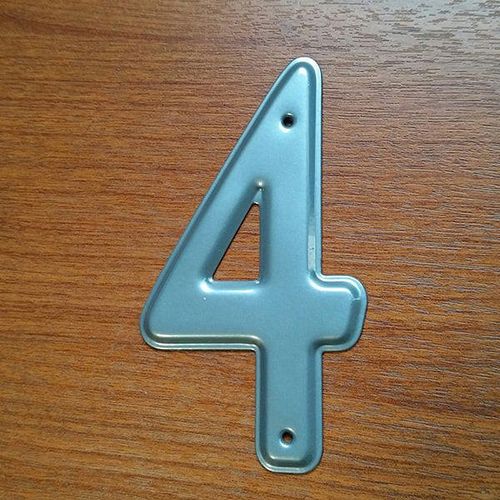 Número 4 Aluminio